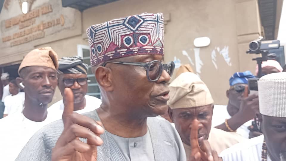 The new Olori Ebi Funsegunwa Royal Family, Prince Otukayode Hammed Otufale at the Ule Nla Agunsebi Hall, Ijebu Ode on Sunday